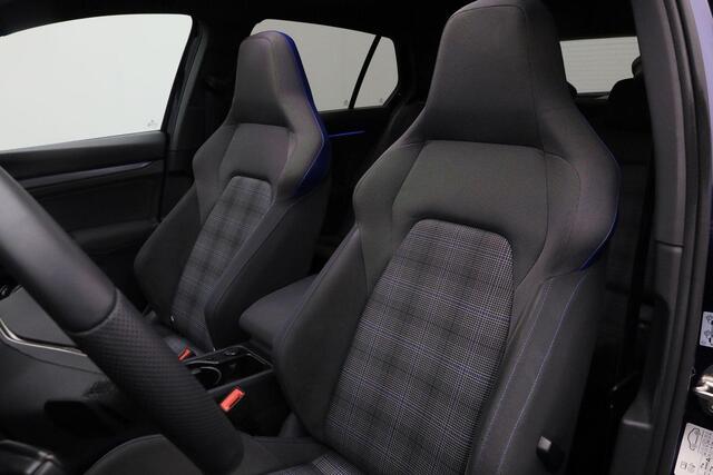 Volkswagen GOLF 1.4 eHybrid 245 pk DSG GTE | Panoramadak | IQ Light | Head-up display | Achteruitrijcamera | Stuur-/stoelverwarming