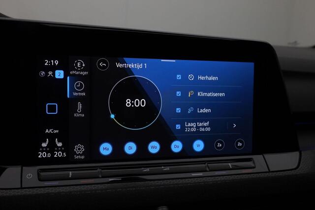 Volkswagen GOLF 1.4 eHybrid 245 pk DSG GTE | Panoramadak | IQ Light | Head-up display | Achteruitrijcamera | Stuur-/stoelverwarming