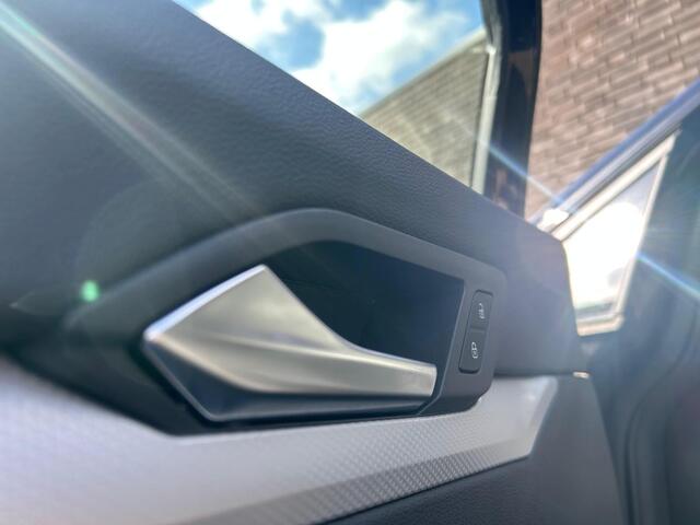 Volkswagen GOLF 1.5 TSI 150PK Move l Sfeer verlichting l Electrische Trekhaak l Navi l Adaptive Cruise