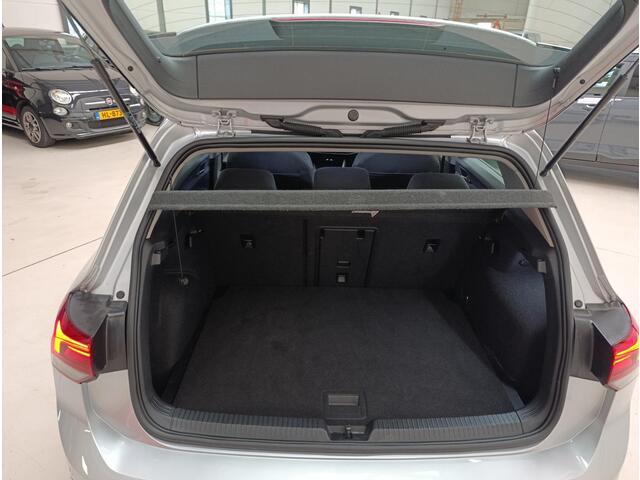 Volkswagen GOLF 1.0 eTSI Life Navigatie | Pdc V+A | Lmv | Automaat !