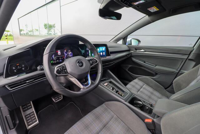 Volkswagen GOLF 1.4 eHybrid GTE | Panoramadak | Trekhaak | Adaptieve cruise | HUD | Rijklaarprijs - incl.garantie