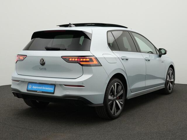 Volkswagen GOLF GTE 1.5 eHybrid 272 pk DSG | Panoramadak | IQ Light | Head-up display | Stuur-/stoelverwarming | Achteruitrijcamera