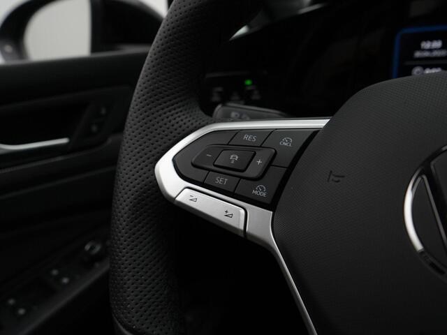 Volkswagen GOLF GTE 1.5 eHybrid 272 pk DSG | Panoramadak | IQ Light | Head-up display | Stuur-/stoelverwarming | Achteruitrijcamera