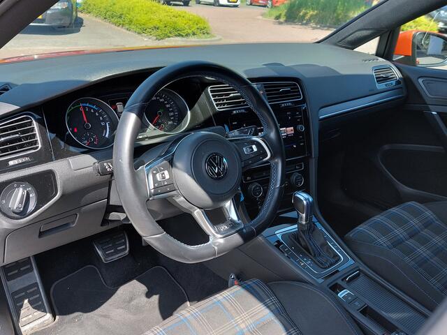 Volkswagen GOLF 1.4 TSI PHEV GTE Executive | Navi | Clima | Adap.Cruise | Led Koplampen | Bluetooth Carkit+Streaming | Pdc V+A+Camera | Licht+Regensensor | Sfeerverlichting | Privacy Glass | 19''lm |Trekhaak