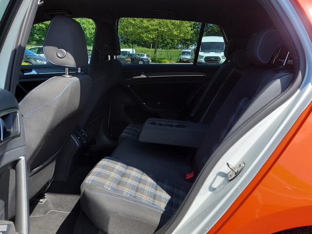Volkswagen GOLF 1.4 TSI PHEV GTE Executive | Navi | Clima | Adap.Cruise | Led Koplampen | Bluetooth Carkit+Streaming | Pdc V+A+Camera | Licht+Regensensor | Sfeerverlichting | Privacy Glass | 19''lm |Trekhaak