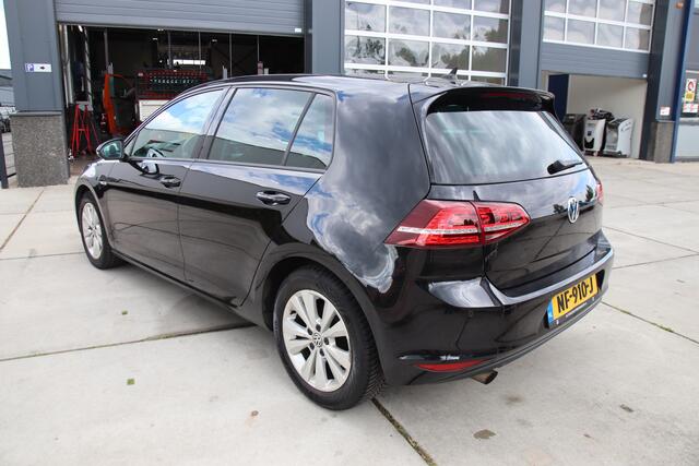 Volkswagen GOLF 1.0 TSI Connected Series Carplay, Camera, ACC, NL auto Lente aanbieding!