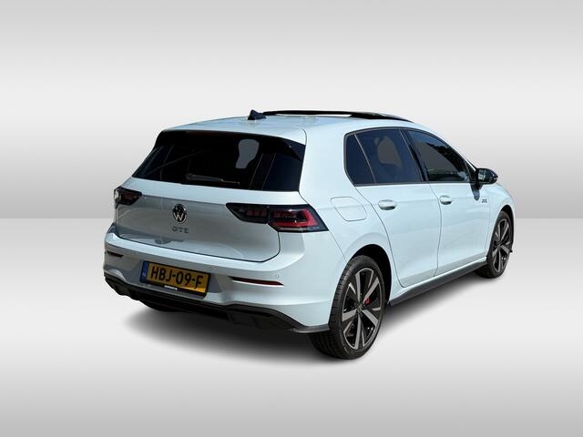 Volkswagen GOLF 1.5 eHybrid GTE / Panoramadak / IQ.Light / Dodehoeksensoren / Black Style / 18'' LMV