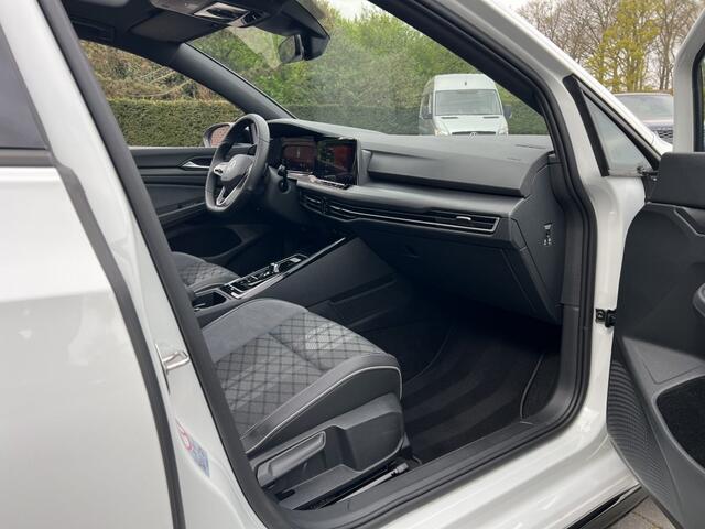 Volkswagen GOLF 1.5 eTSI DSG R-Line Panorama IQ Keyless Blackstyle