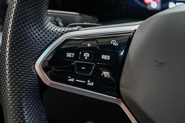 Volkswagen GOLF 1.5 eTSI R-Line ACC|HarmanKardon|Matrix|Pano