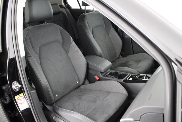 Volkswagen GOLF 8.5 1.5 eTSI 150pk DSG Style Camera Stoelverwarming Massage Keyless Navigatie