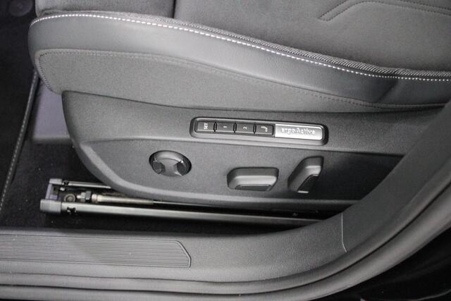 Volkswagen GOLF 8.5 1.5 eTSI 150pk DSG Style Camera Stoelverwarming Massage Keyless Navigatie