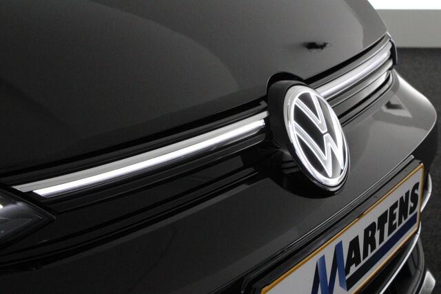 Volkswagen GOLF 8.5 1.5 eTSI 150pk DSG Style Camera Stoelverwarming Massage Keyless Navigatie