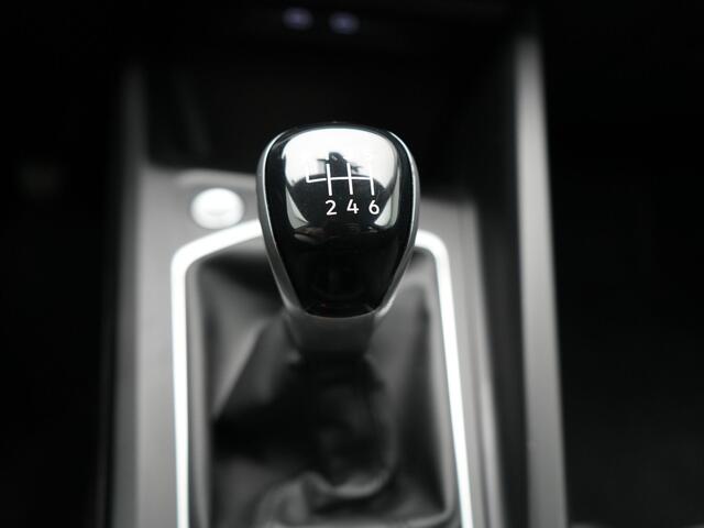 Volkswagen GOLF Variant 1.5 TSI Life Business 131pk | Adaptive Cruise | Camera | Alcantara Sportstoelen Verwarmd | IQ Light | Stuurverwaming | Sfeerverlichting | Parkassist | Apple Carplay |