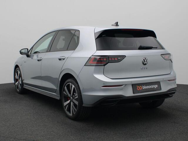 Volkswagen GOLF 1.5 eHybrid GTE 272PK DSG Adaptieve Cruise Controle, Side Assist, Achteruitrijcamera, Stoel-Stuurverwarming, Navi via Apple Carplay/Android Auto, Matrix-LED verlichting, 18" LM Velgen