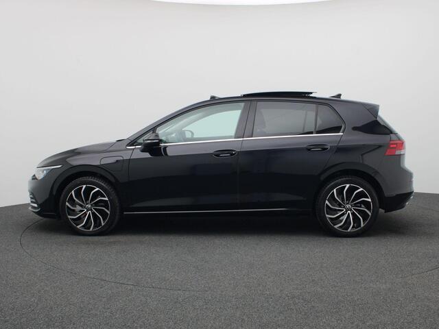 Volkswagen GOLF 1.4 eHybrid Style 204PK DSG full led, adaptive cruise met travel assist, elek. verstelbare voorstoel, elektrisch glazen panorama-dak, voorstoel met massagefunctie, stuur-stoelverwarming, achteruitrijcamera, 17" lichtmetaal