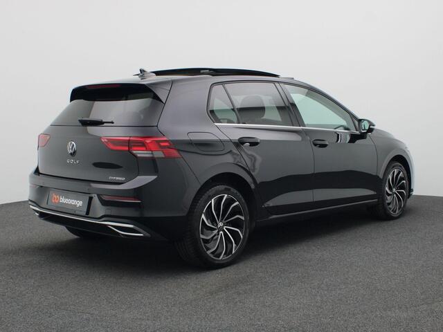 Volkswagen GOLF 1.4 eHybrid Style 204PK DSG full led, adaptive cruise met travel assist, elek. verstelbare voorstoel, elektrisch glazen panorama-dak, voorstoel met massagefunctie, stuur-stoelverwarming, achteruitrijcamera, 17" lichtmetaal