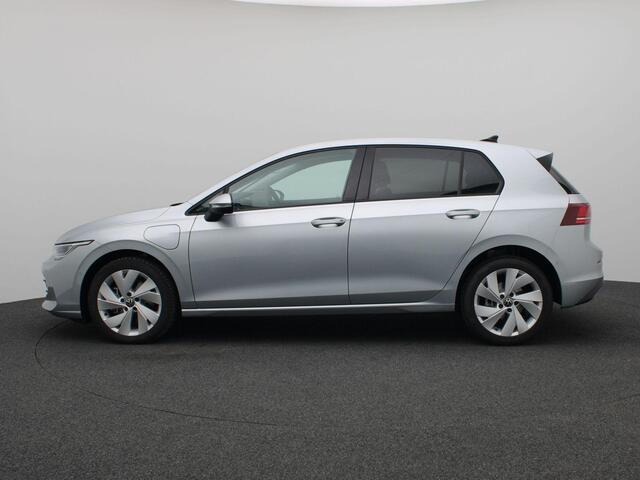 Volkswagen GOLF 1.5 eHybrid Life Edition 204PK DSG Adaptieve Cruise Controle, Navi via Apple Carplay/Android Auto, Achteruitrijcamera, Stoel-Stuurverwarming, Keyless, 17" LM Velgen