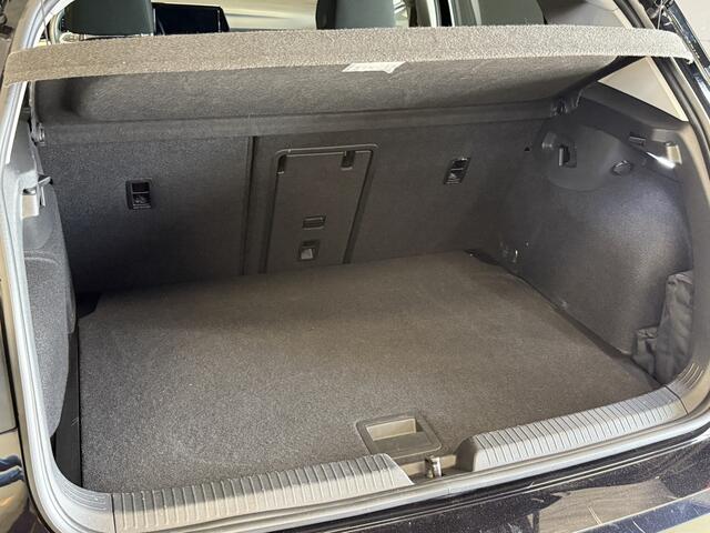 Volkswagen GOLF 1.5 eTSI Life Business | Apple Carplay | Elek. stoelen | Draadloze tel. lader