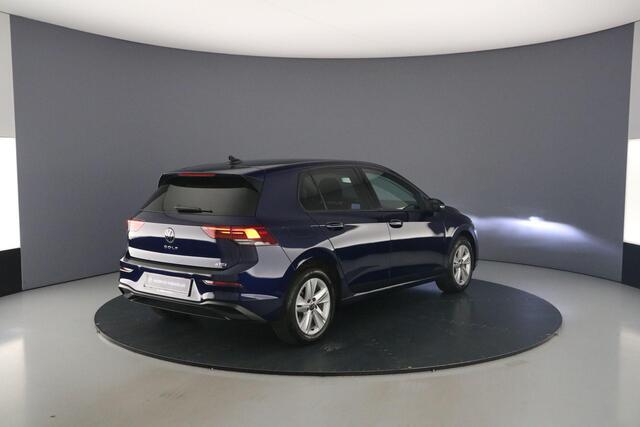 Volkswagen GOLF Life Business 1.5 eTSI 130pk DSG Automaat Adaptive cruise control, Achteruitrijcamera, Stuurwiel verwarmd, Parkeersensoren, App connect, Stoelverwarming