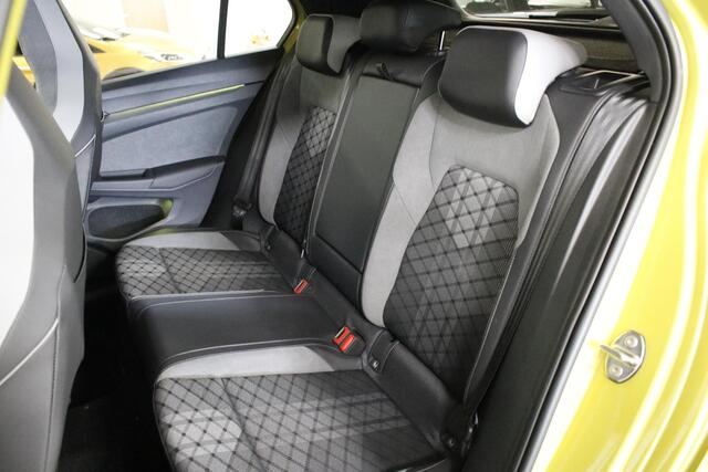Volkswagen GOLF 1.5 eTSI R-Line Business+