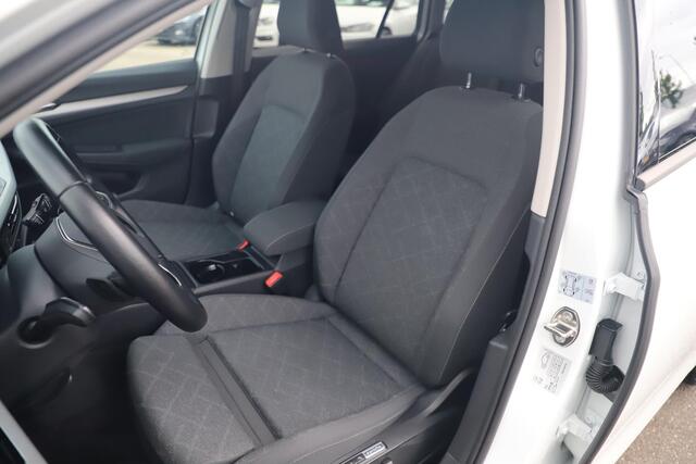 Volkswagen GOLF Variant 1.0 eTSI Life Automaat Navigatie Carplay Android Memory Sportstoel Getint Glas 17 inch LMV Sfeerverlichting Adaptive Cruise