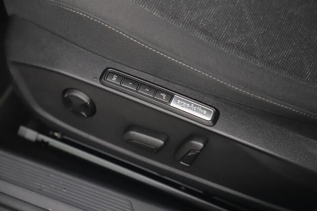 Volkswagen GOLF Variant 1.0 eTSI Life Automaat Navigatie Carplay Android Memory Sportstoel Getint Glas 17 inch LMV Sfeerverlichting Adaptive Cruise