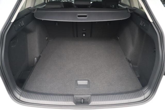 Volkswagen GOLF Variant 1.0 eTSI Life Automaat Navigatie Carplay Android Memory Sportstoel Getint Glas 17 inch LMV Sfeerverlichting Adaptive Cruise