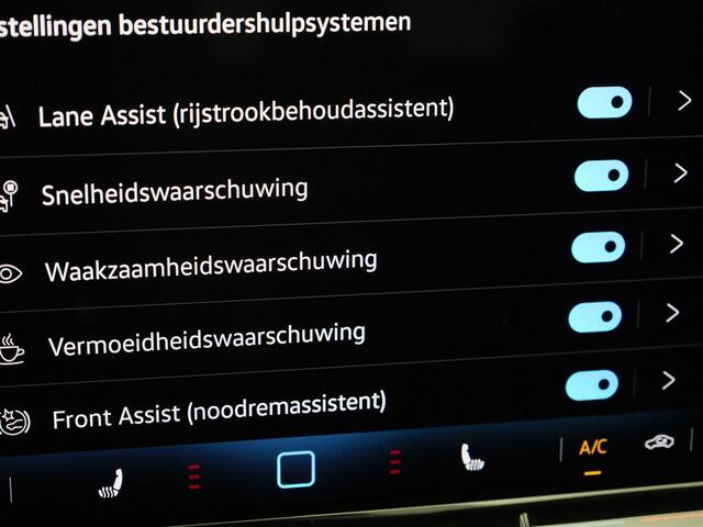 Volkswagen GOLF 1.5eTSI/116PK Life DSG · Navigatie · Parkeersensoren · Stoel-& stuurverwarming · Garantie tot juli 2025