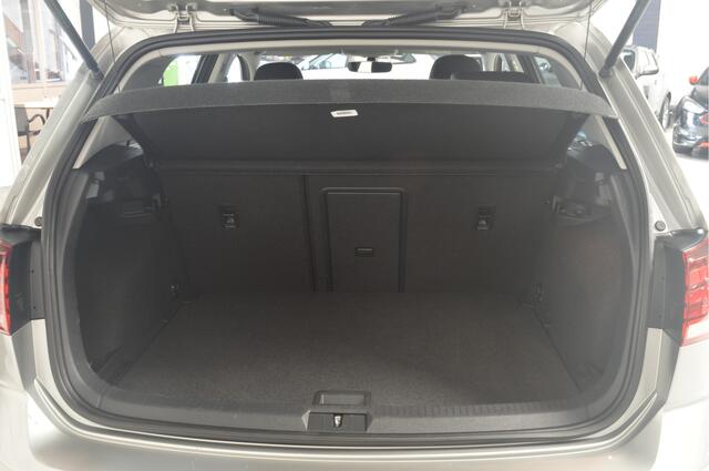 Volkswagen GOLF 1.0 TSI Comfortline // 117.000 km // CLIMA // ADAPTIVE CRUISE // TREKHAAK // NAVI // /// ZATERDAG 14-6 GESLOTEN ///