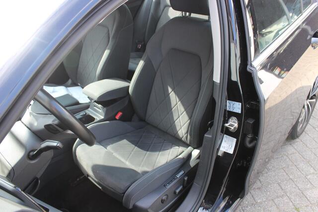 Volkswagen GOLF 1.4 eHybrid Style Navi/Carplay, Sport/Comfort Stoel, PDC, LED, Klima.