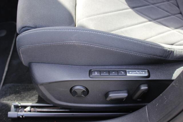 Volkswagen GOLF 1.4 eHybrid Style Navi/Carplay, Sport/Comfort Stoel, PDC, LED, Klima.