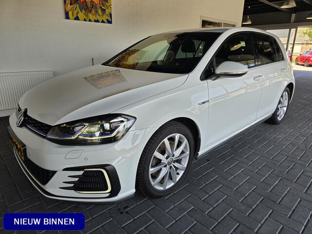 Volkswagen GOLF 1.4 TSI PHEV GTE / Dealer Onderhouden / Stoelverwarming / LED Koplampen