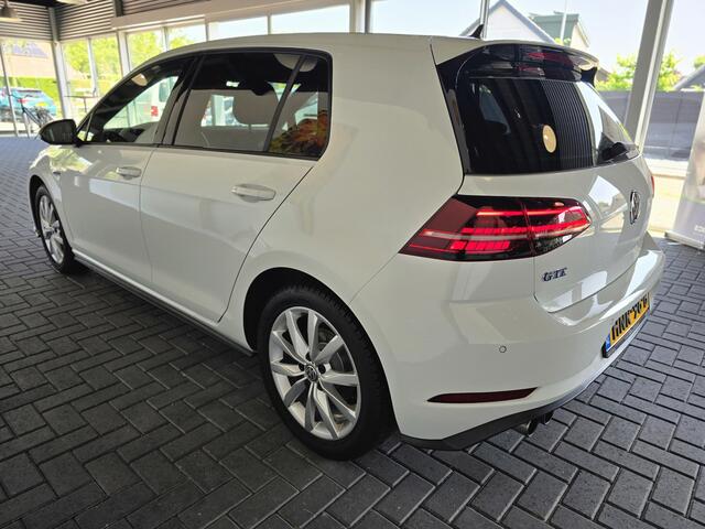 Volkswagen GOLF 1.4 TSI PHEV GTE / Dealer Onderhouden / Stoelverwarming / LED Koplampen