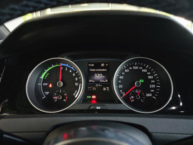 Volkswagen GOLF 1.4 TSI PHEV GTE / Dealer Onderhouden / Stoelverwarming / LED Koplampen