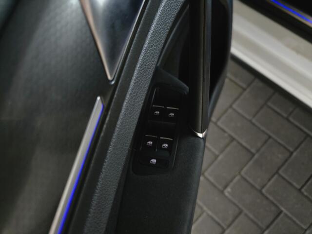 Volkswagen GOLF 1.4 TSI PHEV GTE / Dealer Onderhouden / Stoelverwarming / LED Koplampen