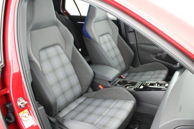 Volkswagen GOLF 1.5 272pk eHybrid GTE Trekhaak 360Camera Head-Up Panoramadak Keyless Navigatie