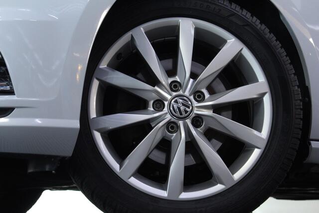 Volkswagen GOLF Variant 1.5 TSI DSG Highline PANO VIRTUAL CARPL ACC STUURVW '19