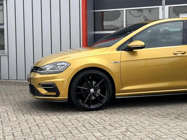 Volkswagen GOLF 1.4 TSI Highline Business R-Line | LED | 19 inch | Virtual | Camera | Alcantara |