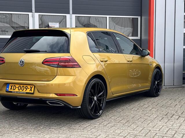 Volkswagen GOLF 1.4 TSI Highline Business R-Line | LED | 19 inch | Virtual | Camera | Alcantara |