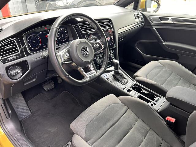 Volkswagen GOLF 1.4 TSI Highline Business R-Line | LED | 19 inch | Virtual | Camera | Alcantara |