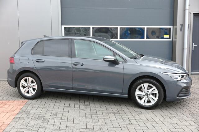 Volkswagen GOLF 1.5 TSI 96kw 130pk Style , Panorama dak , Led, Virtual cockpit ,Trekhaak uitklapbaar, PDC, Navigatie via Carplay , DAB+ , Stoelverwarming,Alcantara bekleding, etc.
