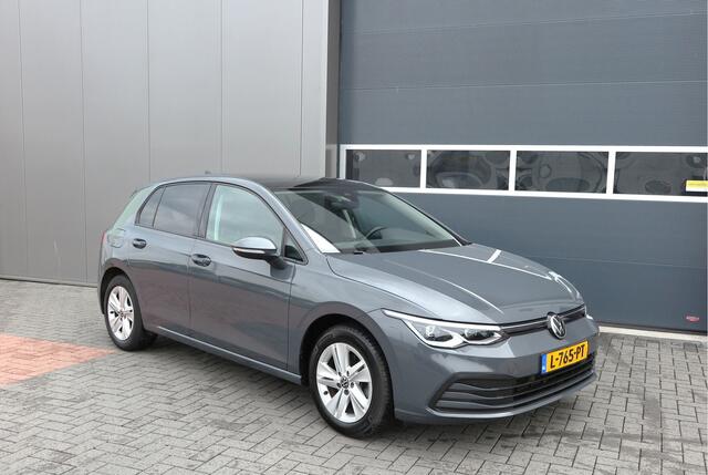 Volkswagen GOLF 1.5 TSI 96kw 130pk Style , Panorama dak , Led, Virtual cockpit ,Trekhaak uitklapbaar, PDC, Navigatie via Carplay , DAB+ , Stoelverwarming,Alcantara bekleding, etc.
