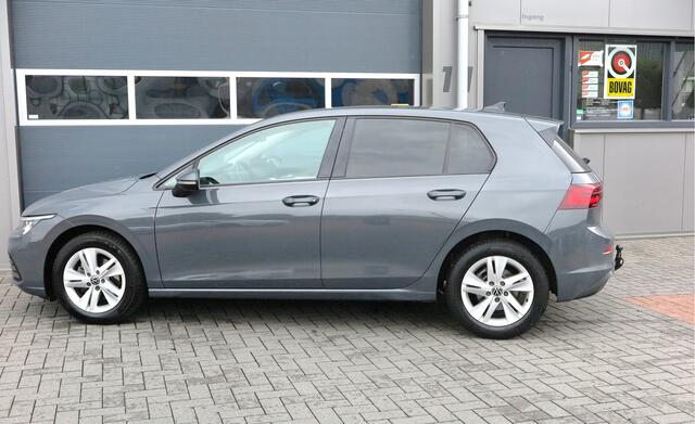 Volkswagen GOLF 1.5 TSI 96kw 130pk Style , Panorama dak , Led, Virtual cockpit ,Trekhaak uitklapbaar, PDC, Navigatie via Carplay , DAB+ , Stoelverwarming,Alcantara bekleding, etc.