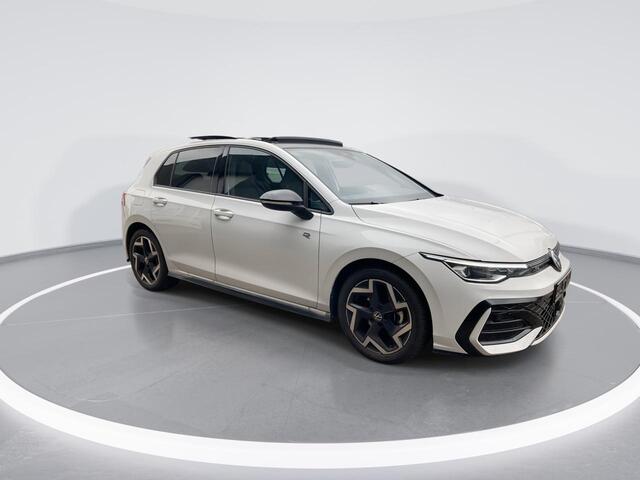 Volkswagen GOLF 1.5eTSI/150PK R-Line Blackstyle DSG · NIEUW MODEL · Panoramadak · Camera + Parkeersensoren · Stoel- & stuurverwarming · Garantie tot november 2026