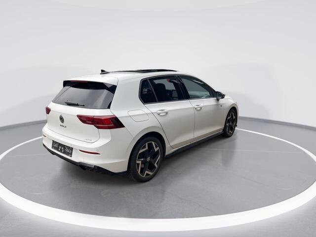 Volkswagen GOLF 1.5eTSI/150PK R-Line Blackstyle DSG · NIEUW MODEL · Panoramadak · Camera + Parkeersensoren · Stoel- & stuurverwarming · Garantie tot november 2026