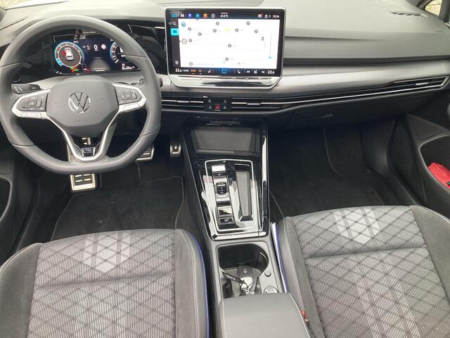 Volkswagen GOLF 1.5eTSI/150PK R-Line Blackstyle DSG · NIEUW MODEL · Panoramadak · Camera + Parkeersensoren · Stoel- & stuurverwarming · Garantie tot november 2026