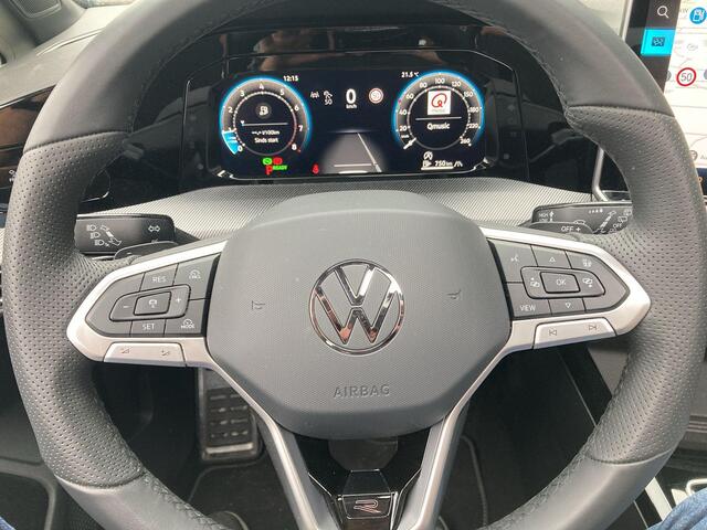 Volkswagen GOLF 1.5eTSI/150PK R-Line Blackstyle DSG · NIEUW MODEL · Panoramadak · Camera + Parkeersensoren · Stoel- & stuurverwarming · Garantie tot november 2026