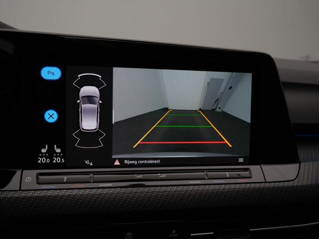 Volkswagen GOLF 1.5 eTSI 150 pk DSG R-Line | Panoramadak | IQ Light | Stuur-/stoelverwarming | Achteruitrijcamera | Navigatie | Keyless Entry