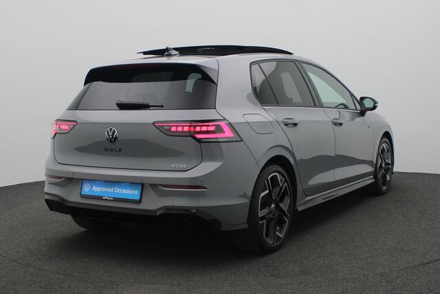 Volkswagen GOLF 1.5 eTSI 150 pk DSG R-Line | Black Style | Panoramadak | Trekhaak | IQ Light | Harman/Kardon | Head-up display | Stuur-/stoelverwarming