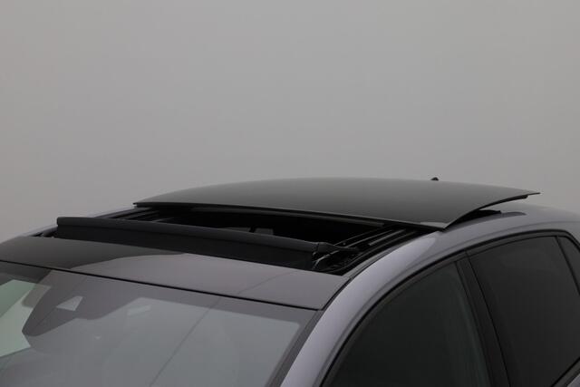 Volkswagen GOLF 1.5 eTSI 150 pk DSG R-Line | Black Style | Panoramadak | Trekhaak | IQ Light | Harman/Kardon | Head-up display | Stuur-/stoelverwarming